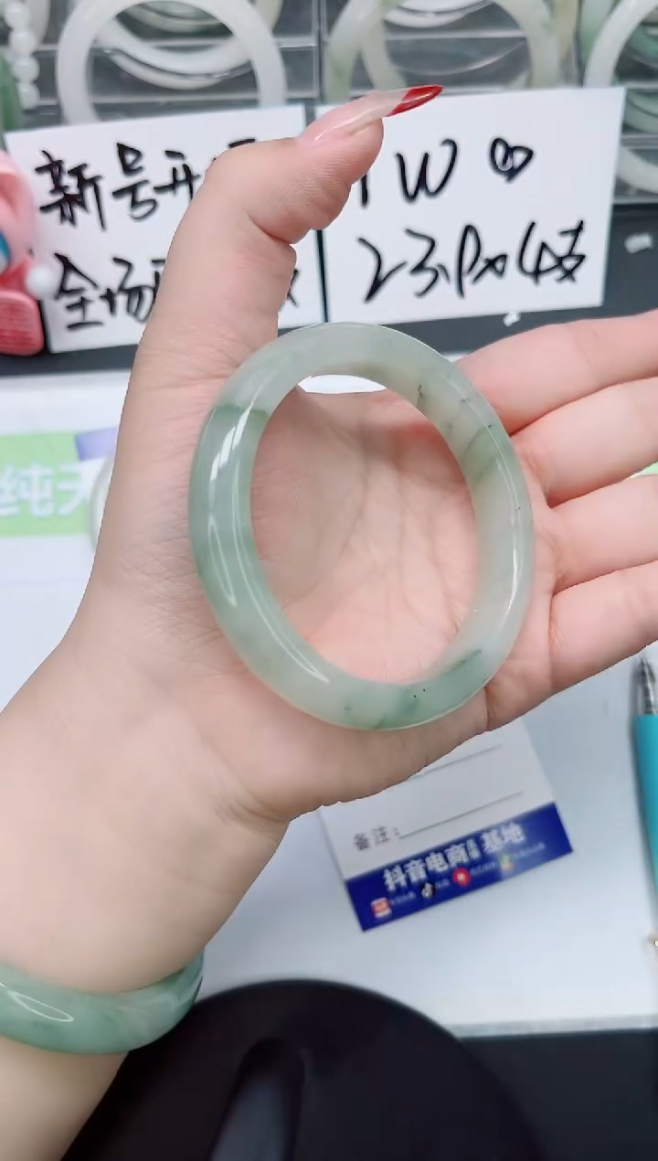 【闪购商品】石英质玉手镯未镶嵌a123