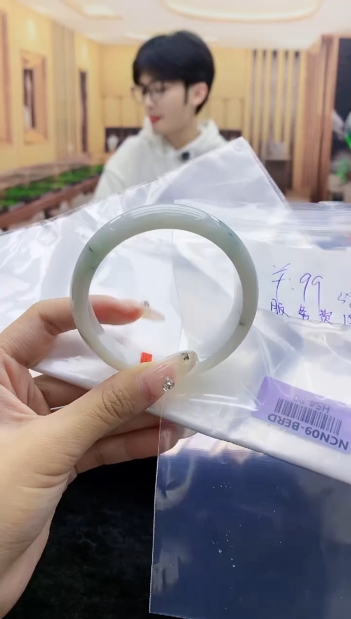 【闪购商品】翡翠手镯未镶嵌1068586017