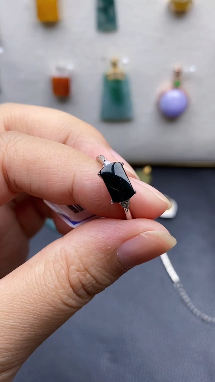 未镶嵌戒指翡翠1