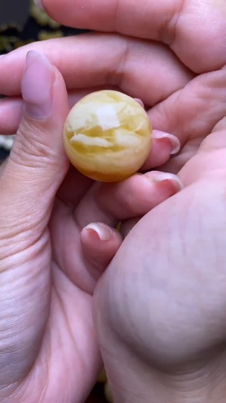 未镶嵌琥珀裸石葵. 62