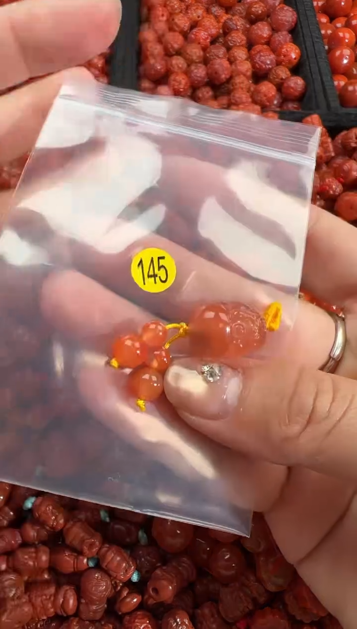 南红玛瑙合金颈饰1