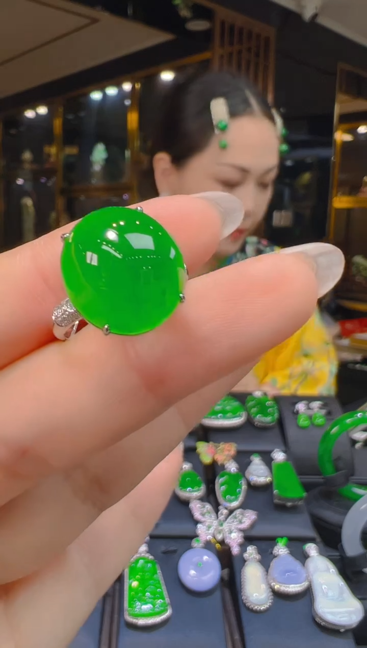 18K金镶嵌戒指翡翠045   