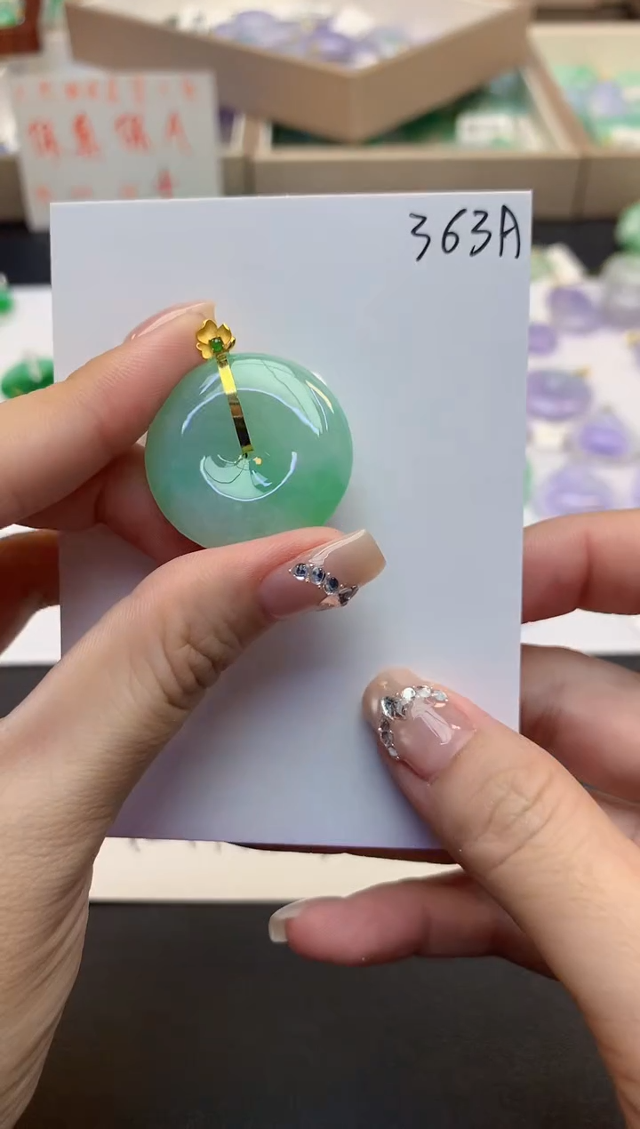 颈饰18K金镶嵌翡翠天然缅甸a货翡翠