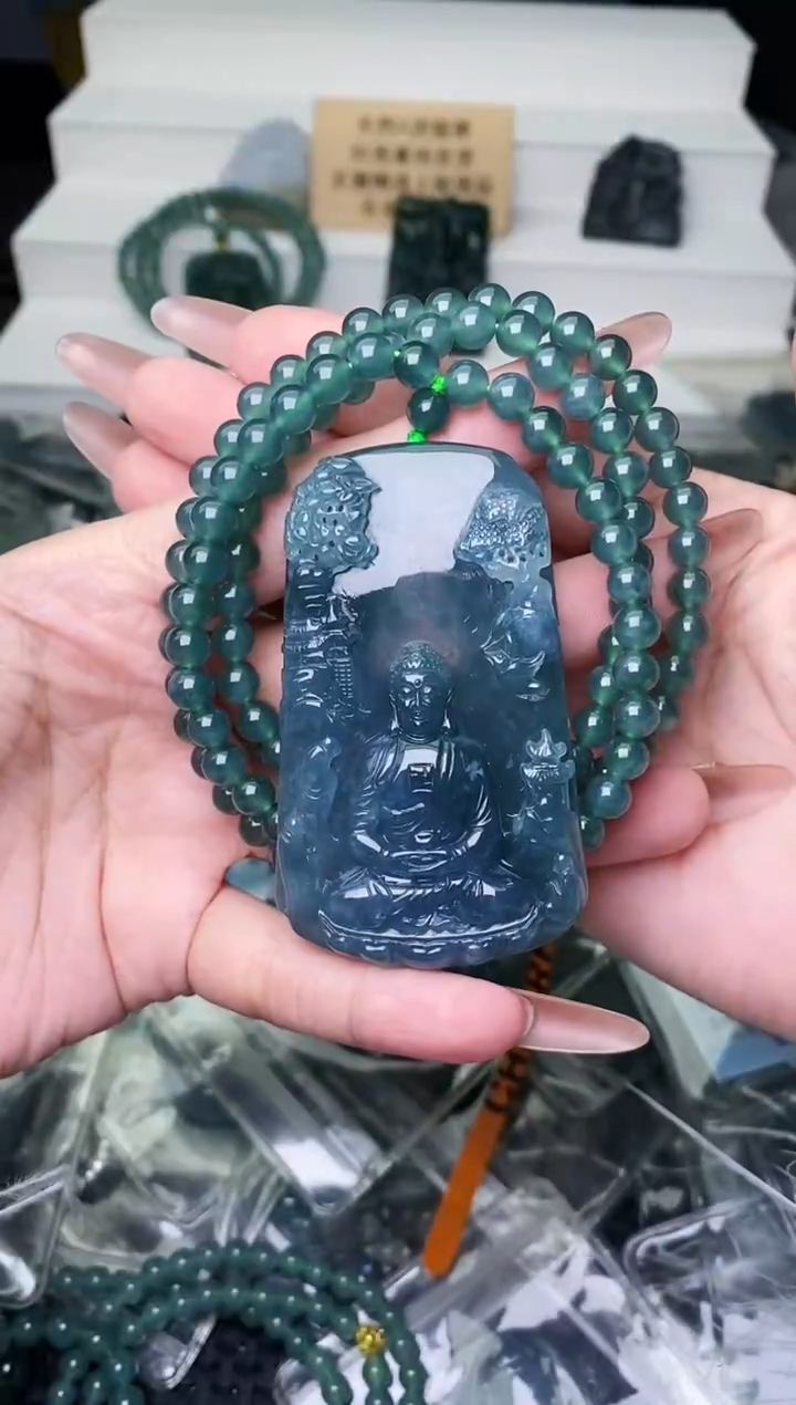 颈饰未镶嵌翡翠 