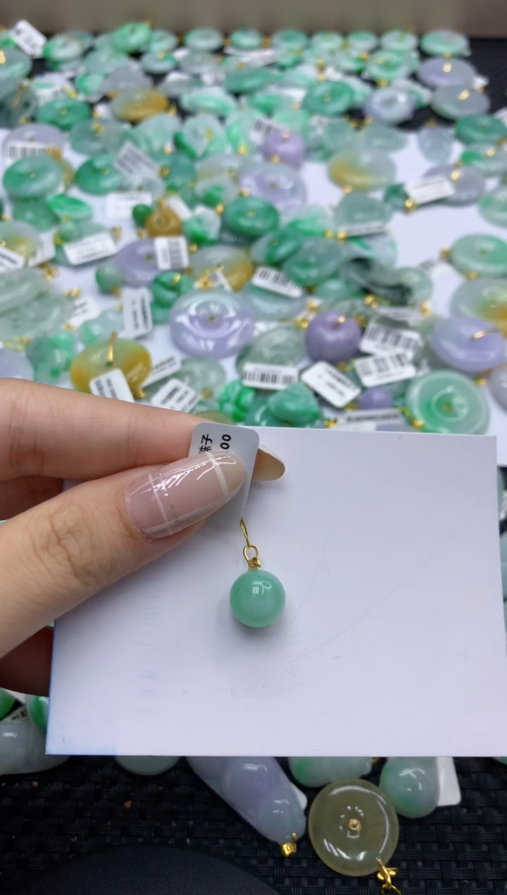 翡翠18K金镶嵌颈饰天然缅甸翡翠A货