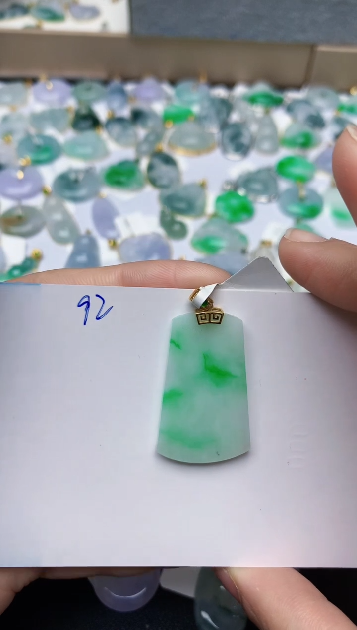 【闪购商品】翡翠颈饰18K金镶嵌天然翡翠A货    