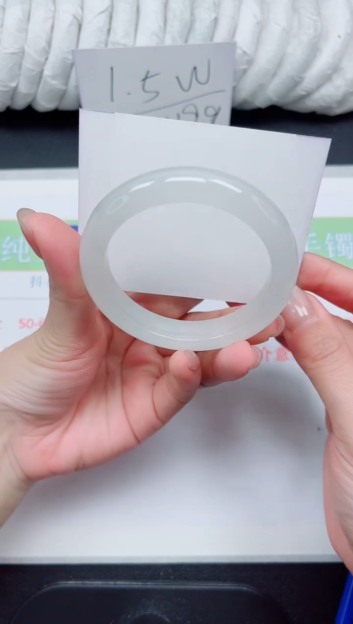 【闪购商品】石英质玉手镯未镶嵌203-52