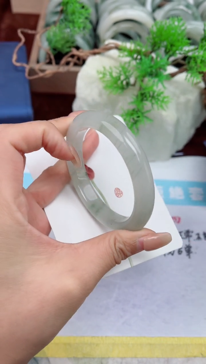 【闪购商品】石英质玉手镯未镶嵌63