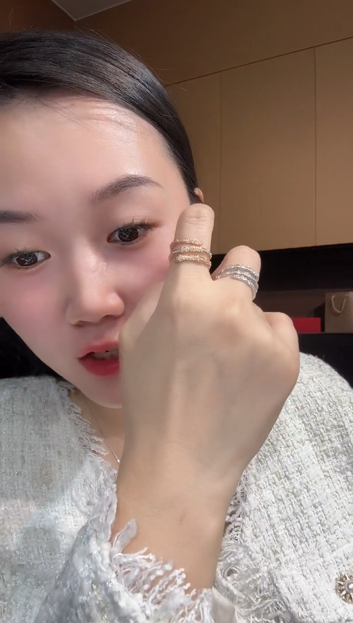 【闪购商品】钻石戒指18K金镶嵌三圈蛇戒，多样性发其一