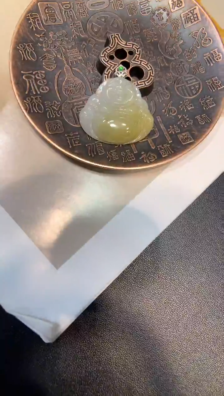 颈饰18K金镶嵌翡翠佛公