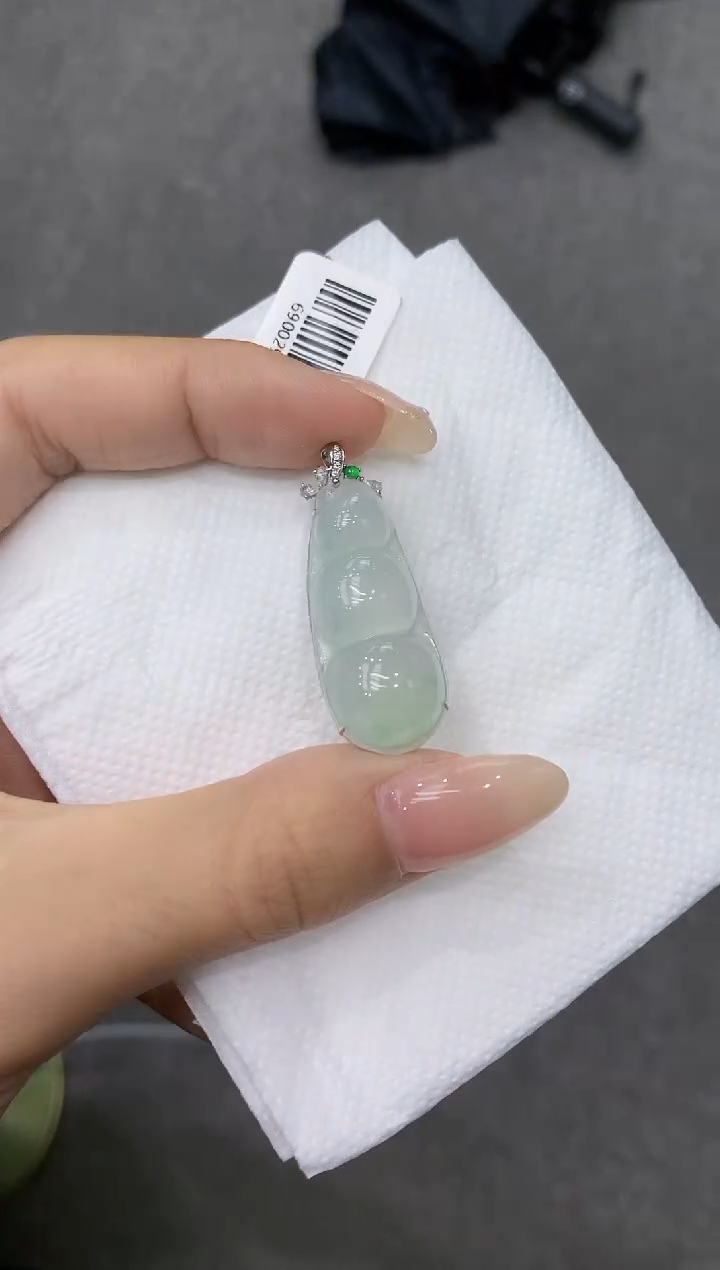 翡翠18K金镶嵌颈饰111111111111