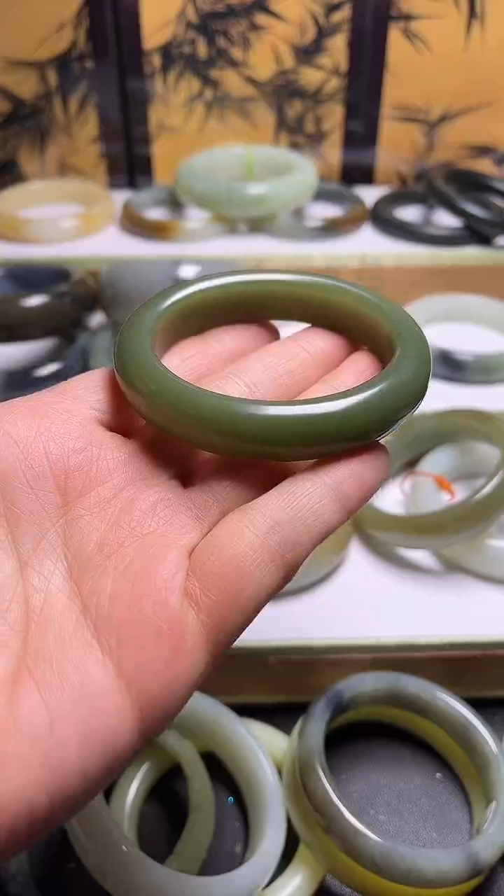 【闪购商品】和田玉手镯未镶嵌新疆沙枣清贵妃54+