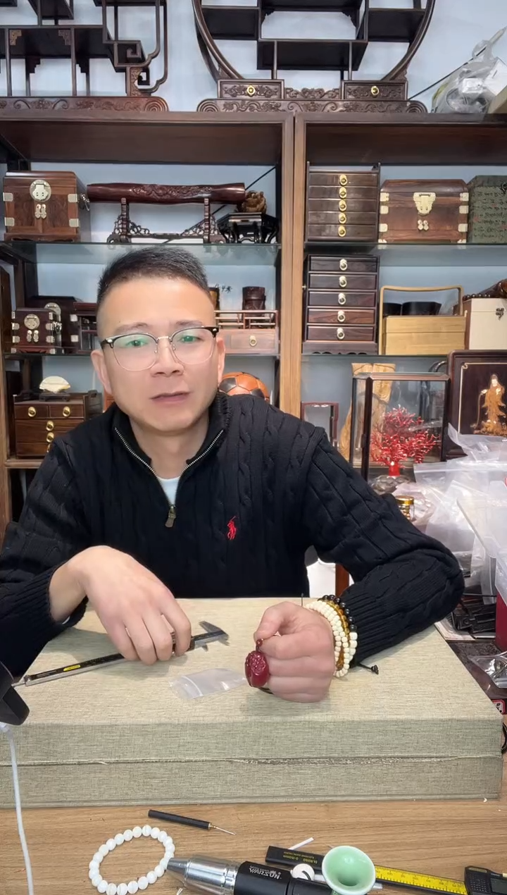 乌木类书架856朱砂雕刻貔貅平安扣