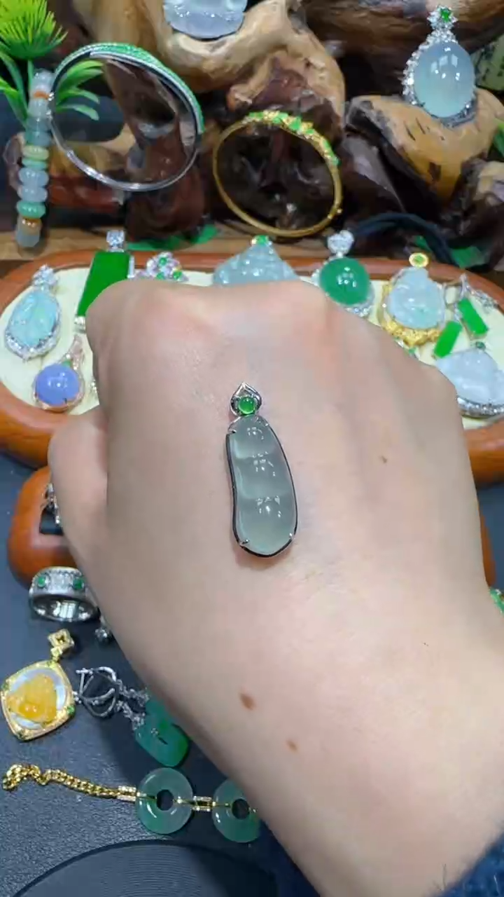 【闪购商品】翡翠吊坠(不含链)18K金镶嵌吊坠