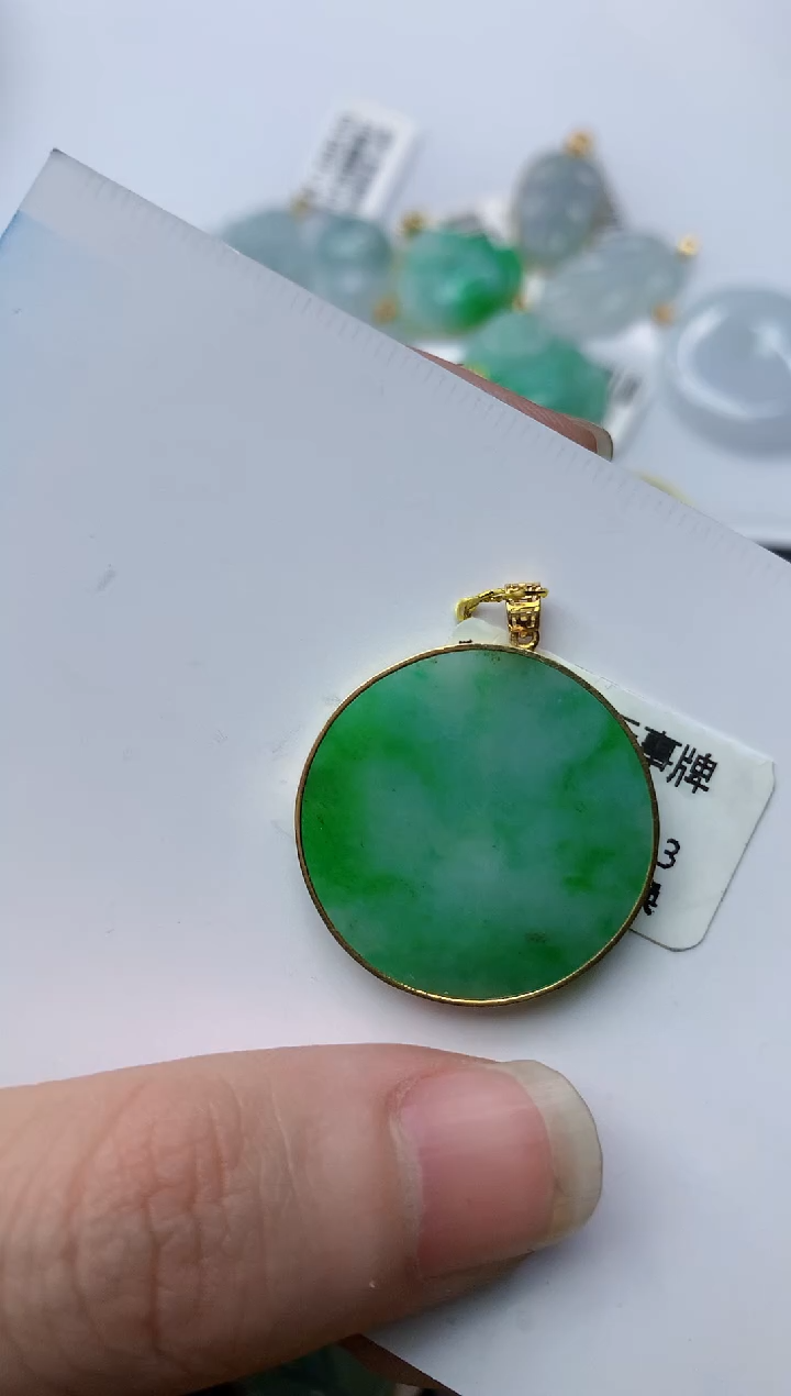 【闪购商品】翡翠颈饰18K金镶嵌30.........