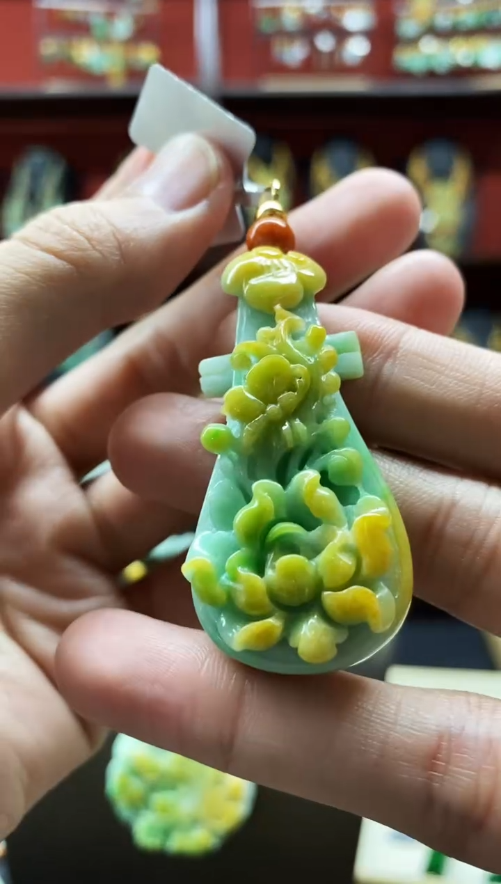 颈饰未镶嵌翡翠吊坠