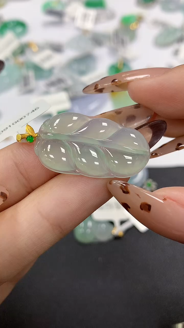 颈饰18K金镶嵌翡翠a货假一赔三支持复检百元上9元证书费自理