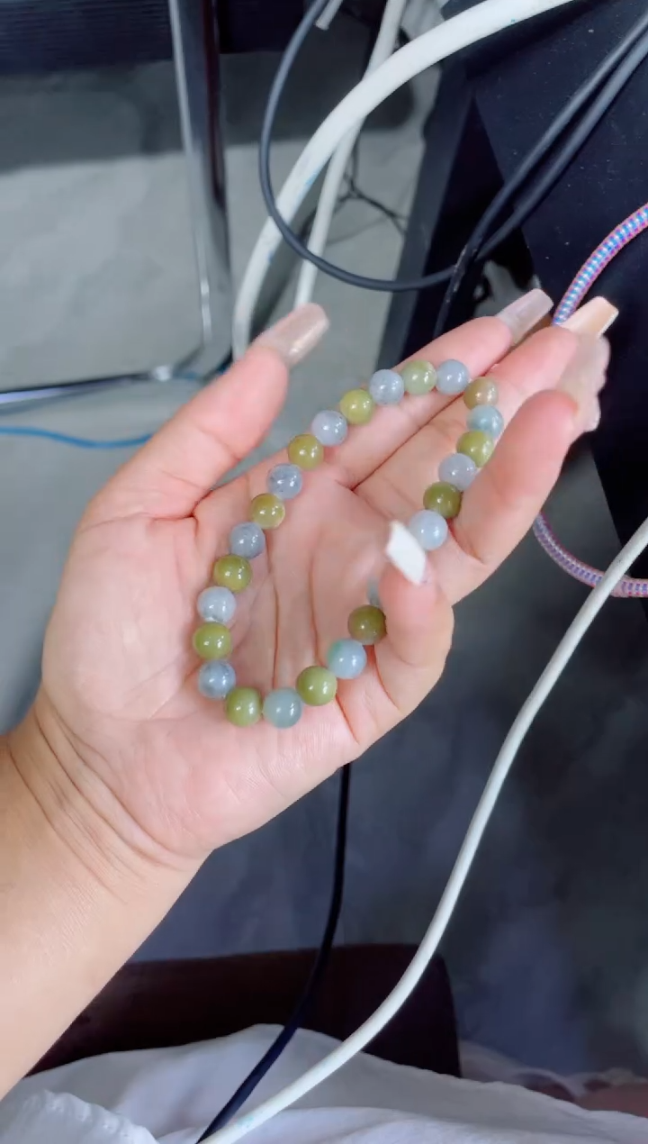翡翠戒指未镶嵌珠串