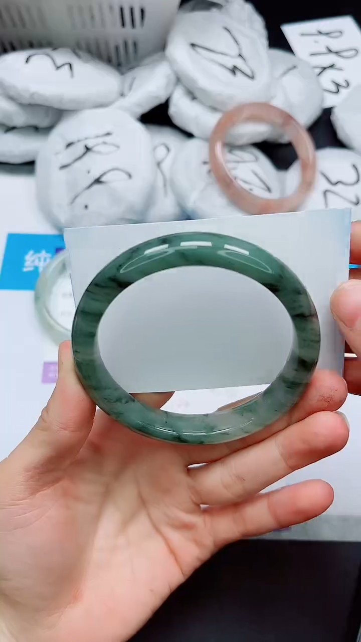 【闪购商品】石英质玉手镯未镶嵌96