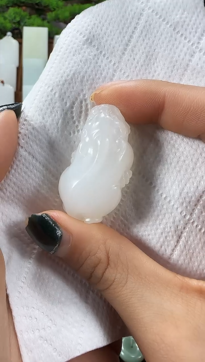 吊坠(赠链)未镶嵌和田玉天**龙白玉雕刻吊坠多样性发货发其一