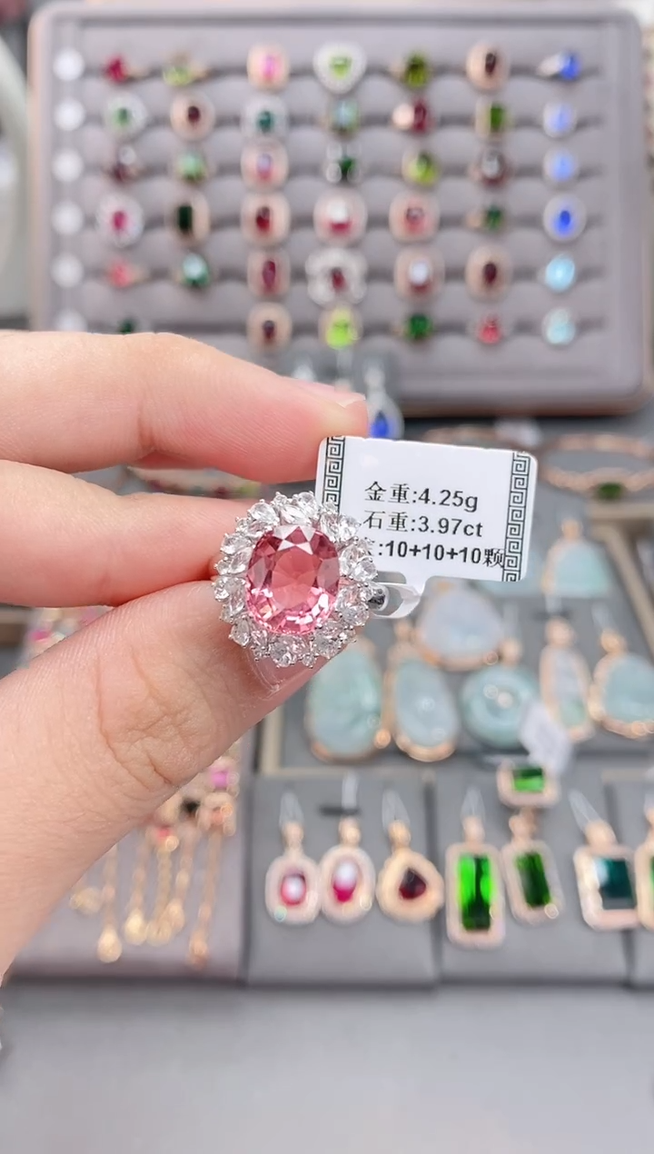 18K金镶嵌戒指碧玺3.97      