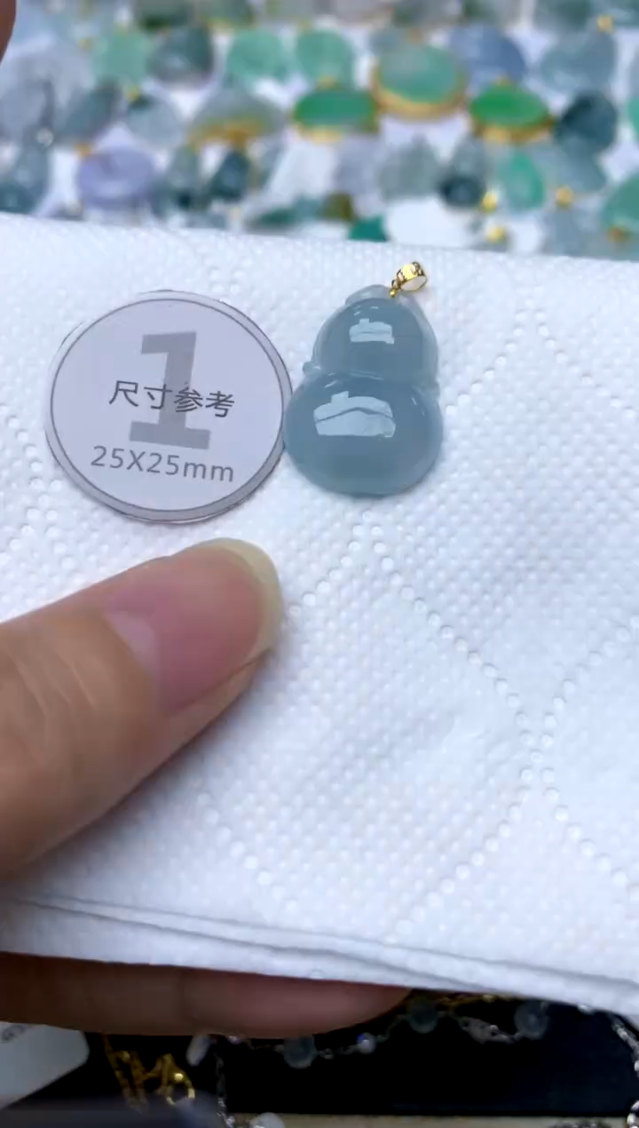 颈饰18K金镶嵌翡翠天然A货翡翠