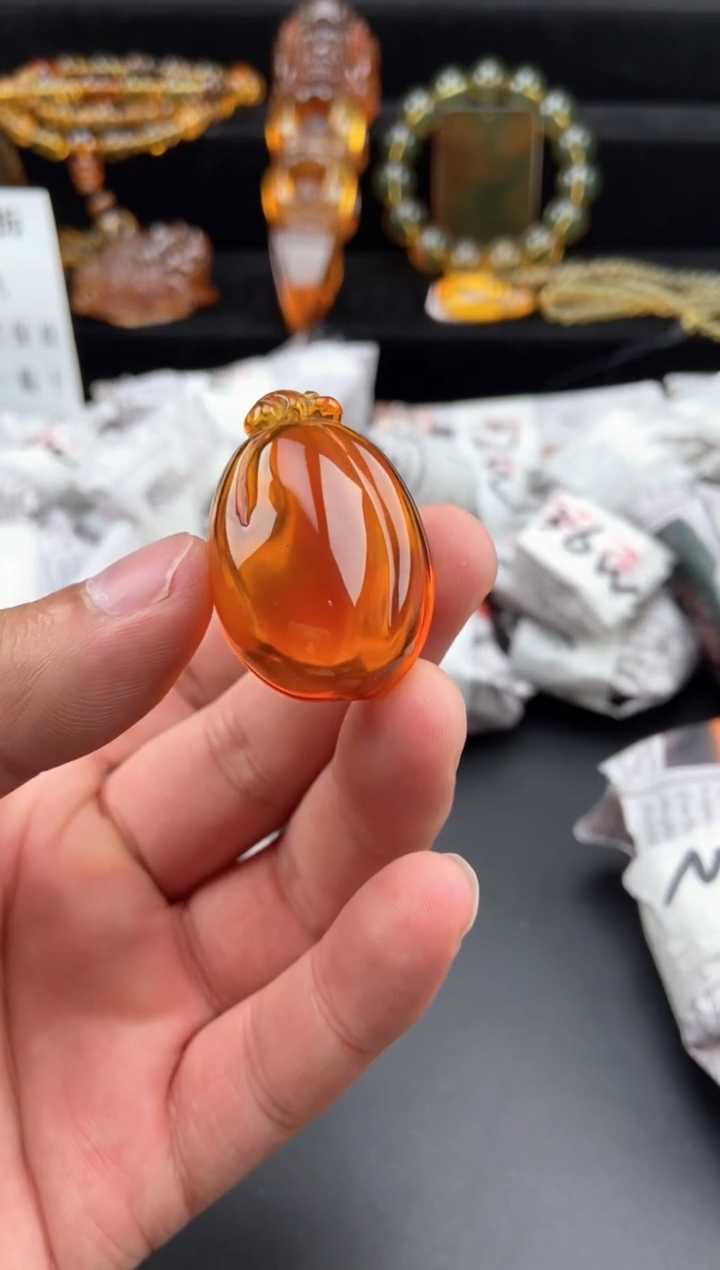 【闪购商品】琥珀颈饰未镶嵌血珀福贝吊坠