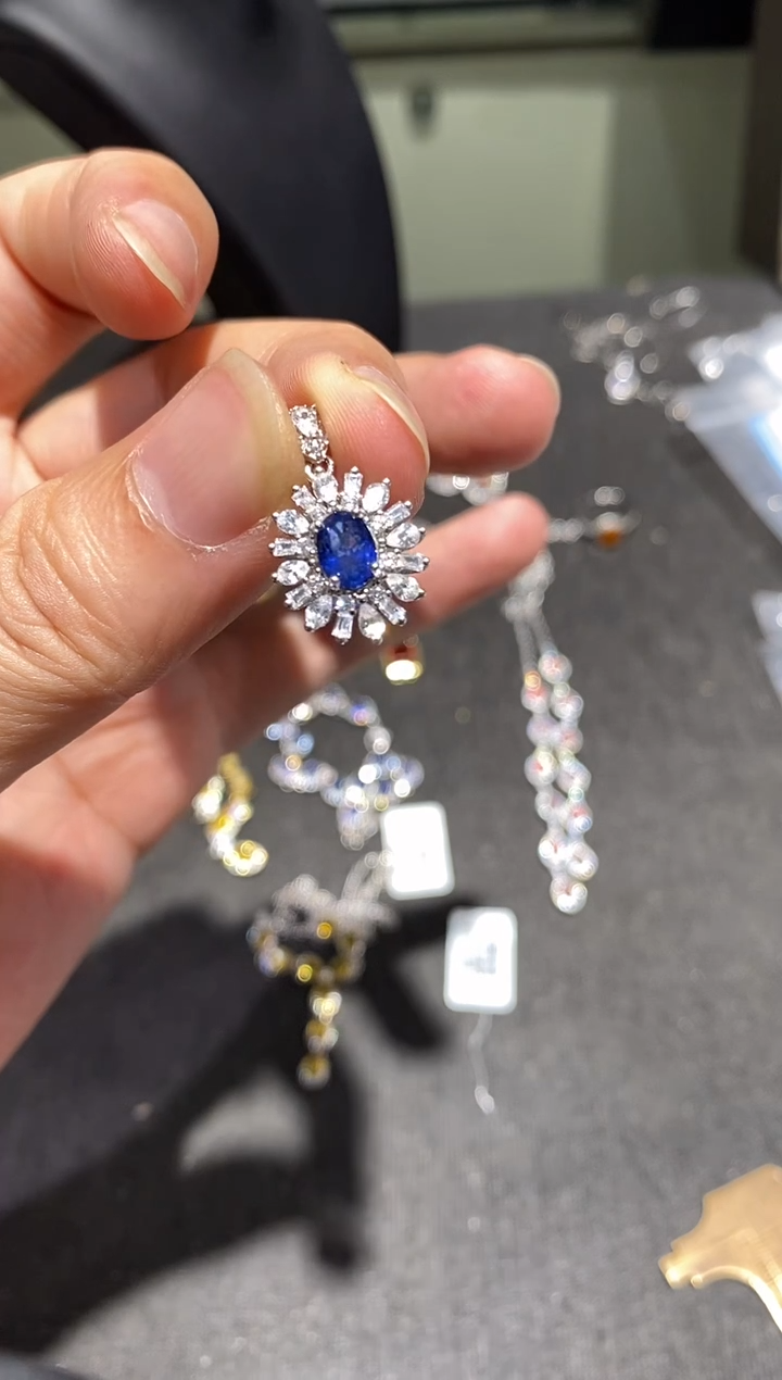 颈饰蓝宝石银S925镶嵌吊坠