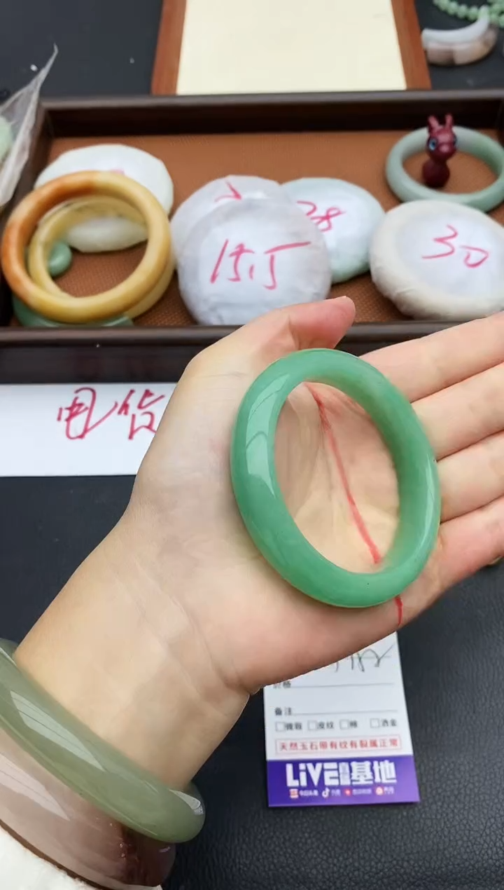 未镶嵌手镯石英质玉188+51/52