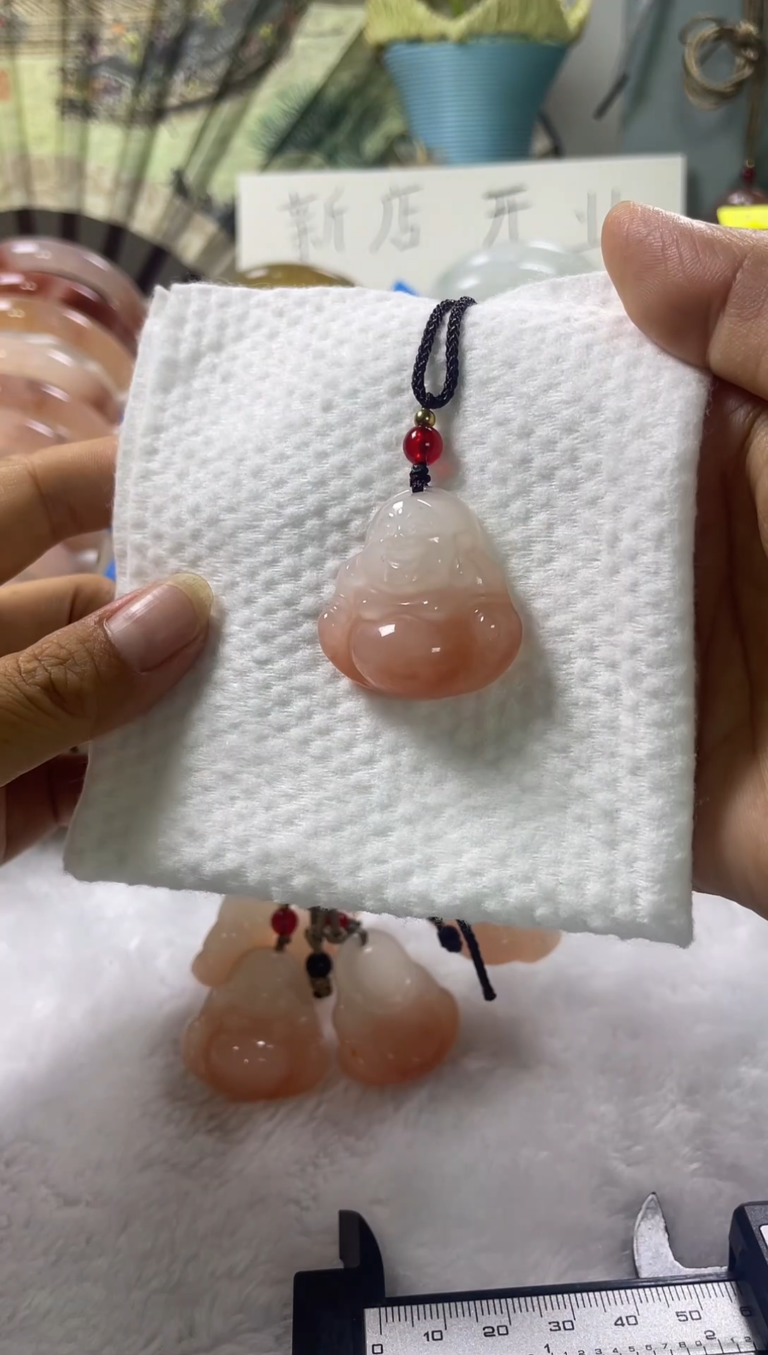 石英质玉未镶嵌颈饰渐变桃花酿