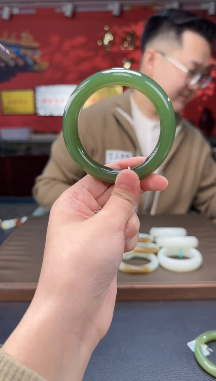 【闪购商品】和田玉.未镶嵌湖水绿正装镯51-58