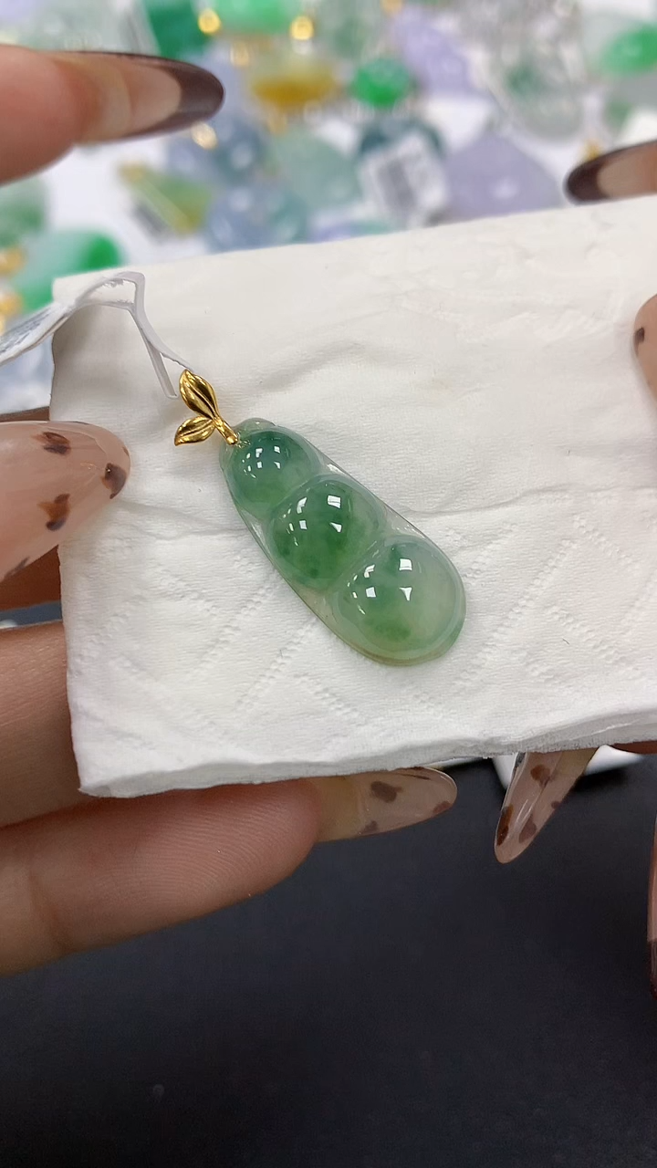 颈饰18K金镶嵌翡翠a货假一赔三支持复检百元上9元证书费自理