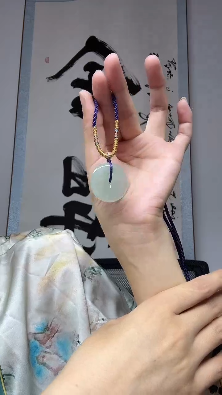 翡翠未镶嵌颈饰平安扣