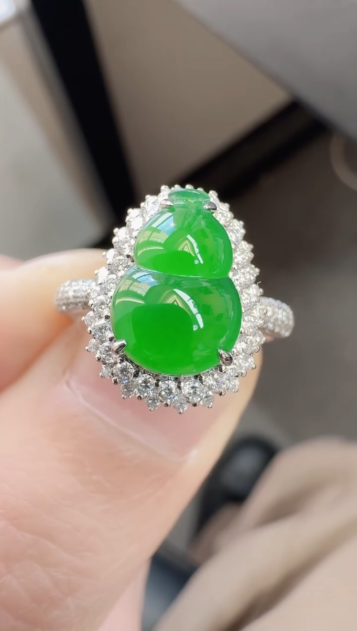 18K金镶嵌戒指翡翠寄售回流，24小时鉴赏期