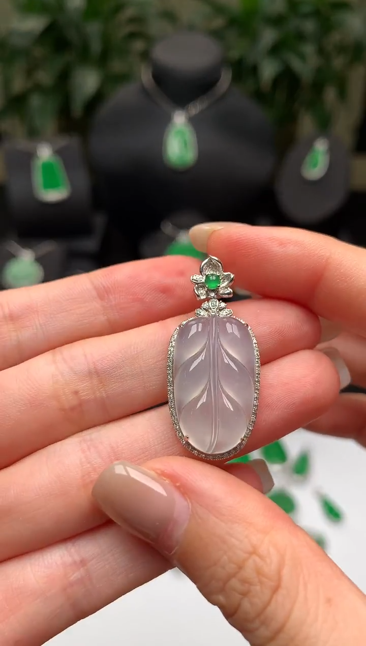 翡翠18K金镶嵌颈饰叶子