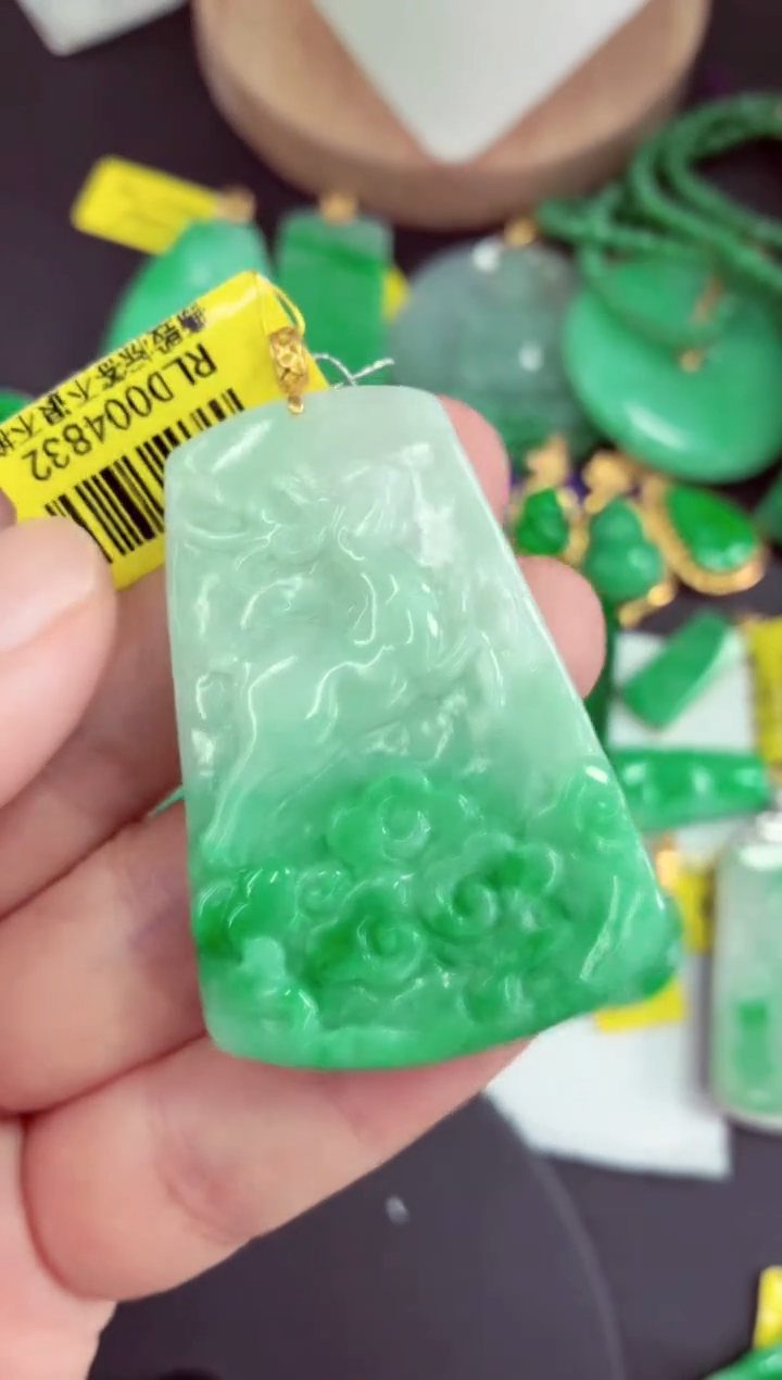 吊坠(不含链)18K金镶嵌翡翠挂件