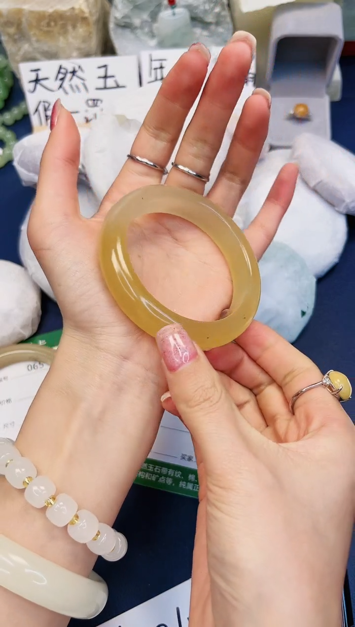 【闪购商品】石英质玉手镯未镶嵌66