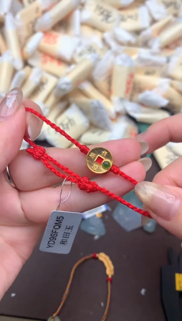 【闪购商品】和田玉挂件18K金镶嵌— 