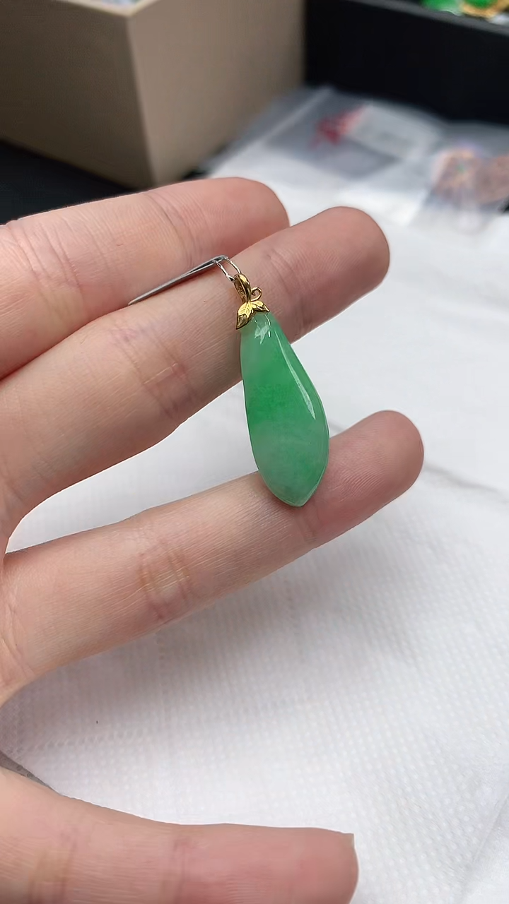 【闪购商品】翡翠颈饰18K金镶嵌赠礼盒证书