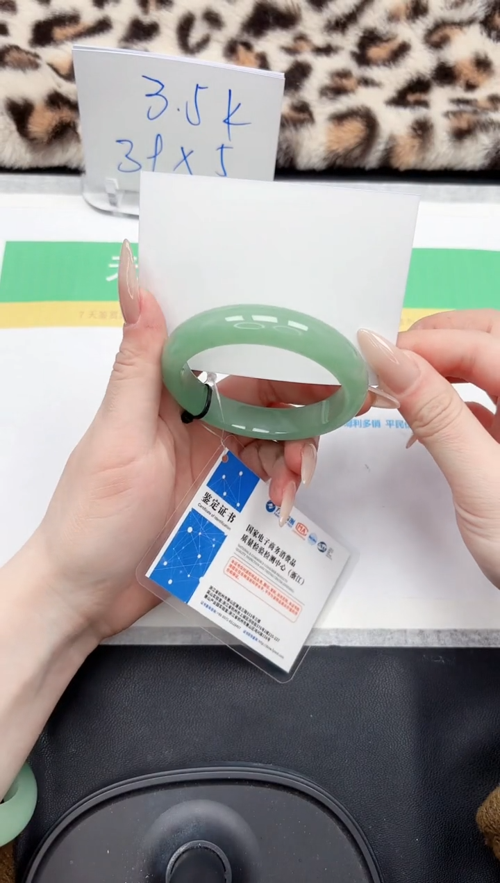 【闪购商品】石英质玉手镯未镶嵌98-54