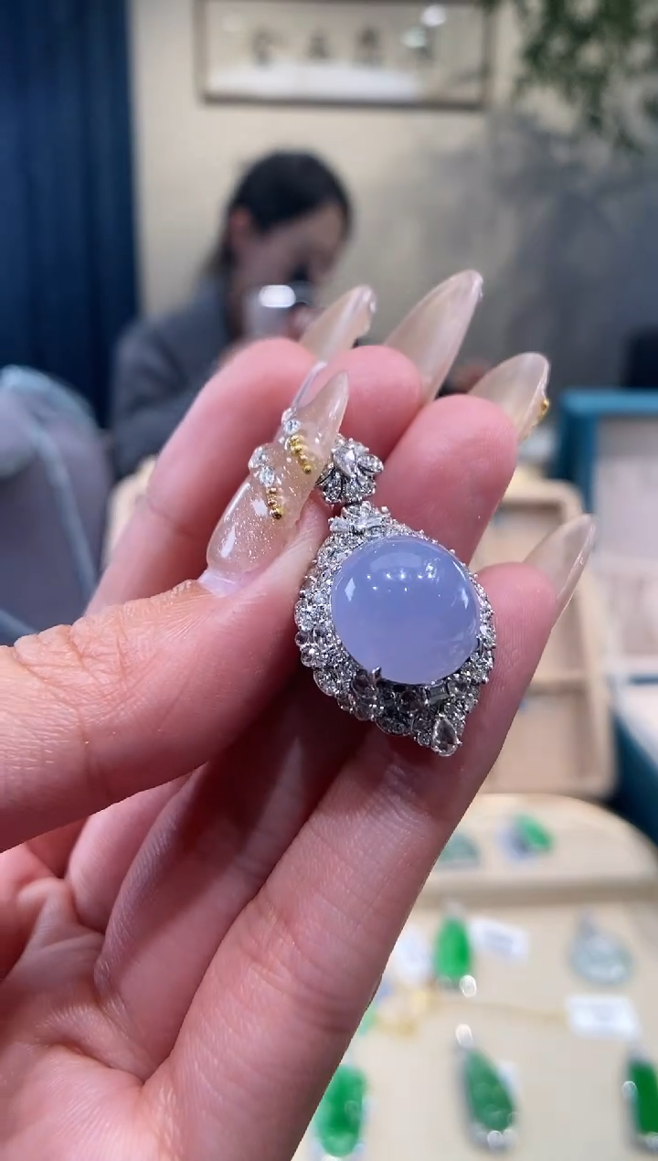 【闪购商品】翡翠吊坠(不含链)18K金镶嵌蛋面