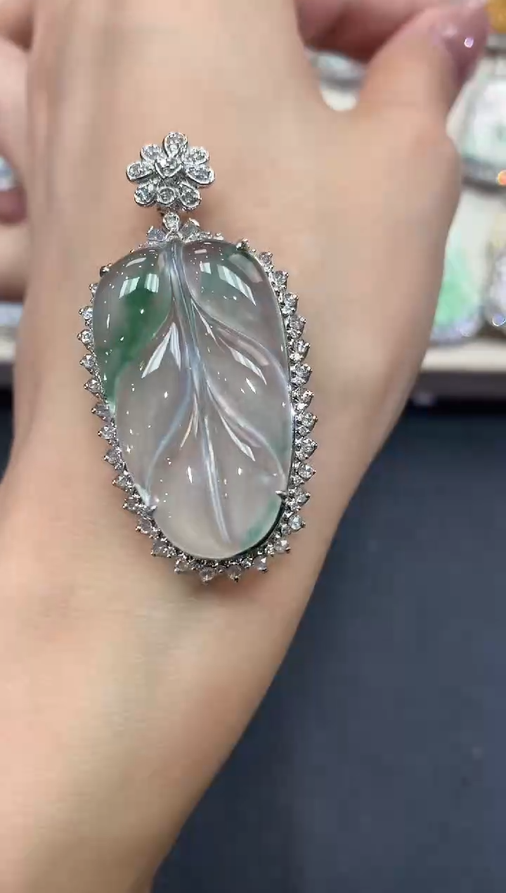 【闪购商品】翡翠吊坠(不含链)18K金镶嵌w167        