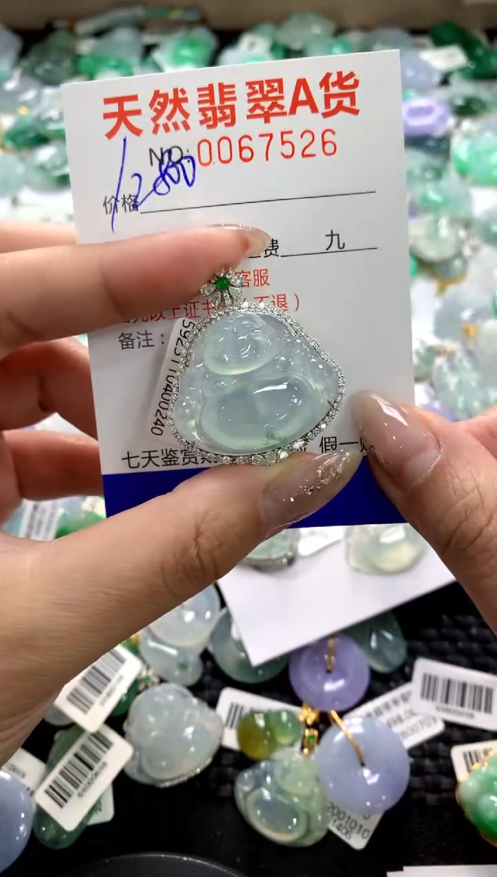 颈饰18K金镶嵌翡翠1111111111111111