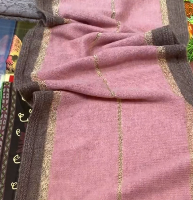 顶奢羊绒围巾 Yaa 羊绒长巾 柔软细腻 手感好到爆 搭配气质感拉满