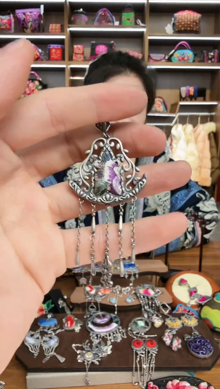 【闪购商品】织绣161蒙阿苏苗绣传承