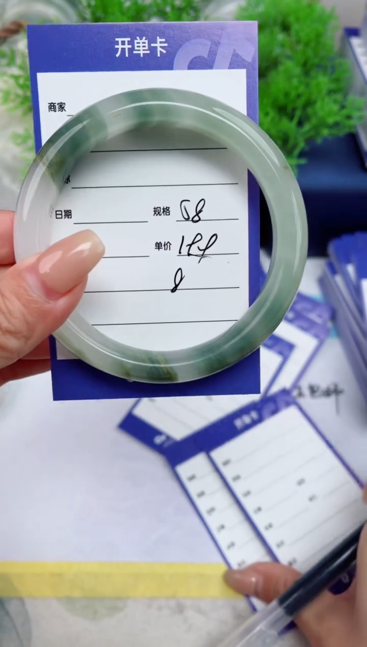 【闪购商品】石英质玉手镯未镶嵌8