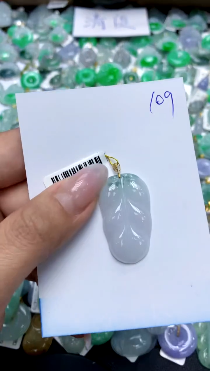 翡翠18K金镶嵌颈饰11111111111111