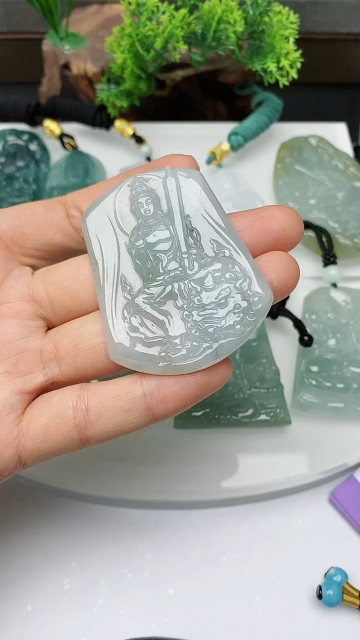 【闪购商品】翡翠颈饰未镶嵌          