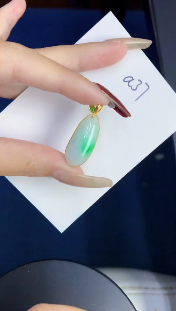 【闪购商品】翡翠颈饰18K金镶嵌0000000000