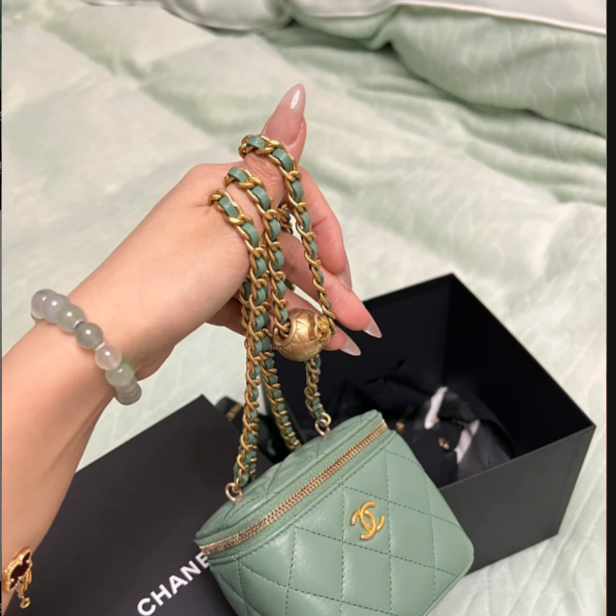 99新 Chanel/香奈儿 花花活动 23S 化妆包 带镜子 绿色 金球 